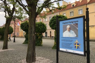 Wystawa "Papież Pielgrzym" w oleśnickim Rynku