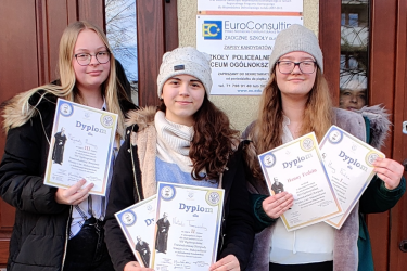 Ogólnopolskie finalistki Olimpiady Wiedzy o św. Maksymilianie z SP 4