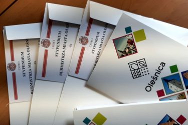 Stypendia Burmistrza Oleśnicy dla „najzdolniejszych z najzdolniejszych”