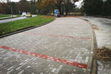 Powstają zatoki parkingowe przy ul. Wałowej