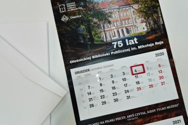 Kalendarze ścienne na 2021 rok dla czytelników od Oleśnickiej Biblioteki Publicznej
