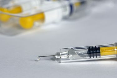 Szczepienia na grypę dla starszych mieszkańców Oleśnicy 75+