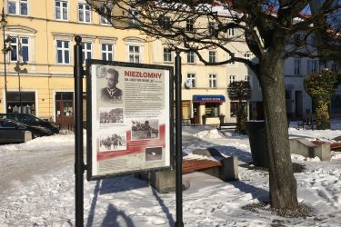 Wystawa „Żołnierze Wyklęci. Podziemie niepodległościowe 1944-1963” na oleśnickim rynku