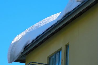  Pamiętajcie o obowiązku odśnieżania dachów