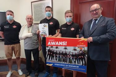 Koszykarski Klub Oleśnica awansował do II ligi - zawodnicy spotkali się z burmistrzem