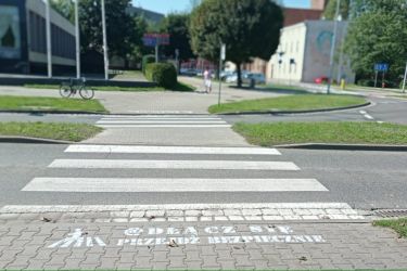 "@dłącz się, przejdź bezpiecznie" - dodatkowe oznakowanie na przejściach dla pieszych