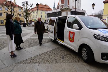 Nowy samochód Zespołu Oświaty Samorządowej do transportu podopiecznych 