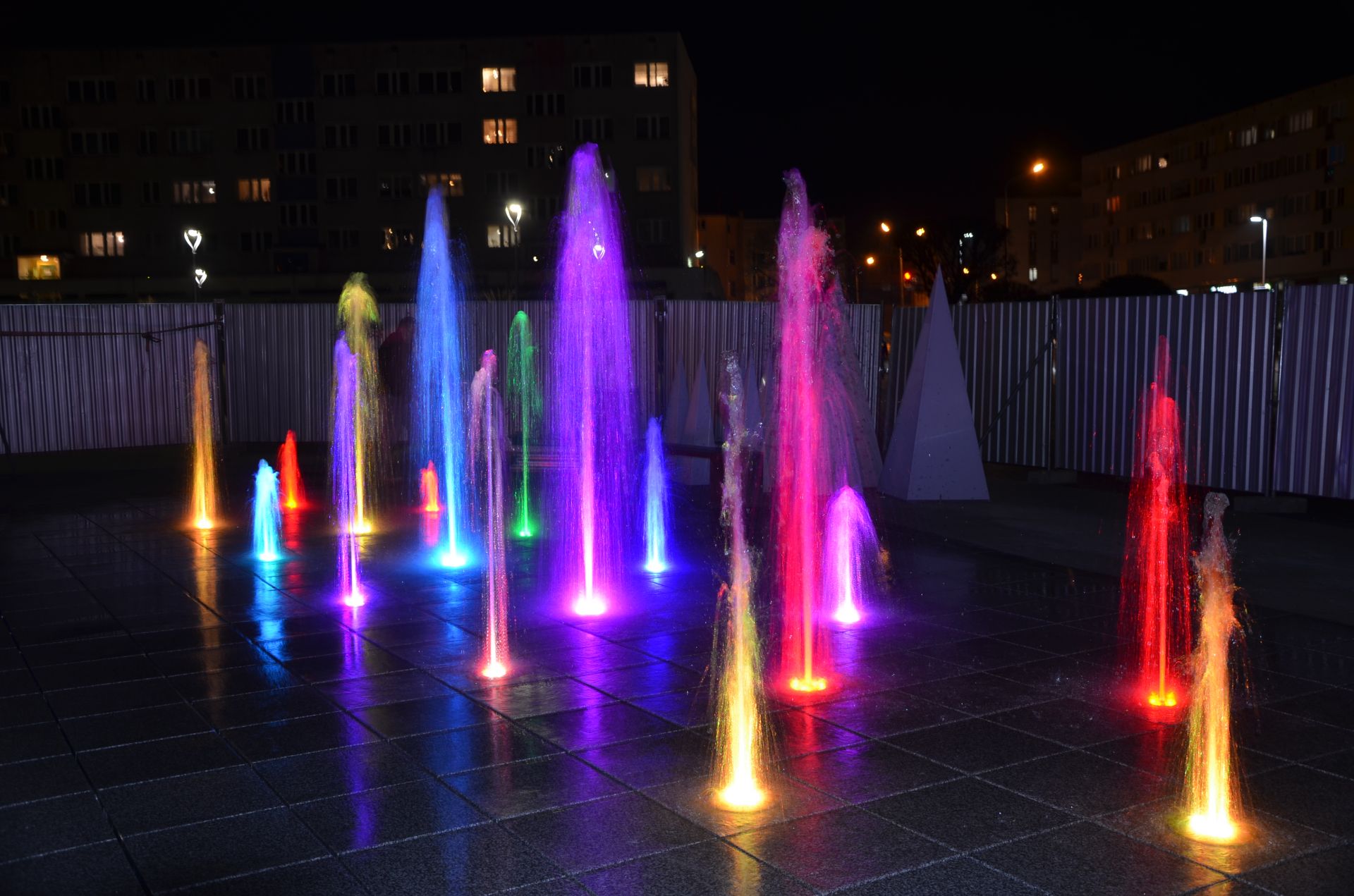 iluminacja fontanny