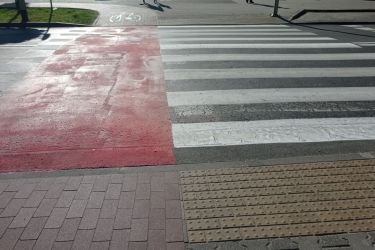 Trwa coroczne odnowienie oznakowania poziomego na drogach