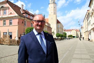 Burmistrz Oleśnicy Jan Bronś uzyskał wotum zaufania i absolutorium z wykonania budżetu za 2021 rok