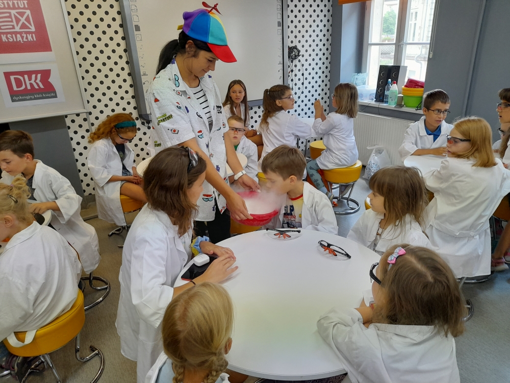 zdjęcie zajęć w bibliotece zdjęcie zajęć w bibliotece