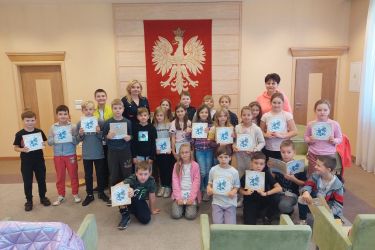 Do Oleśnicy  trafiło 300 bajek terapeutycznych dla dzieci z Ukrainy uczących się w oleśnickich szkołach