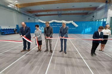 Oleśnickie obchody Dnia Edukacji Narodowej i otwarcie nowej hali sportowej przy Szkole Podstawowej nr 4 im. prof. Romana Podoskiego w Oleśnicy