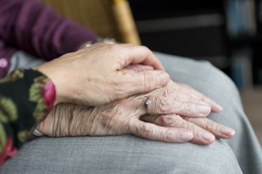 Oleśnicka policja zaprasza seniorów na spotkanie online mające na celu poprawę bezpieczeństwa mieszkańców naszego powiatu