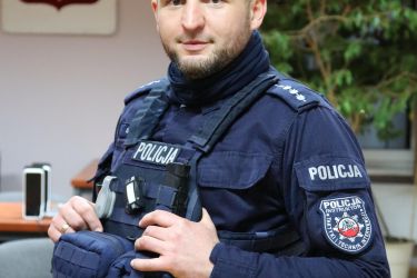 Starszy Aspirant Sławomir Załomski z Komendy Powiatowej Policji w Oleśnicy – bohater programu „Policjanci z sąsiedztwa”
