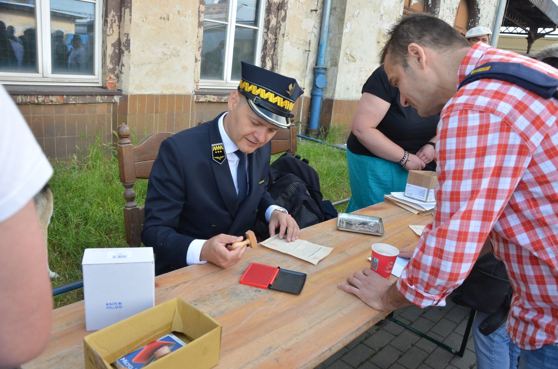 ludzie na dworcu pkp ludzie na dworcu pkp