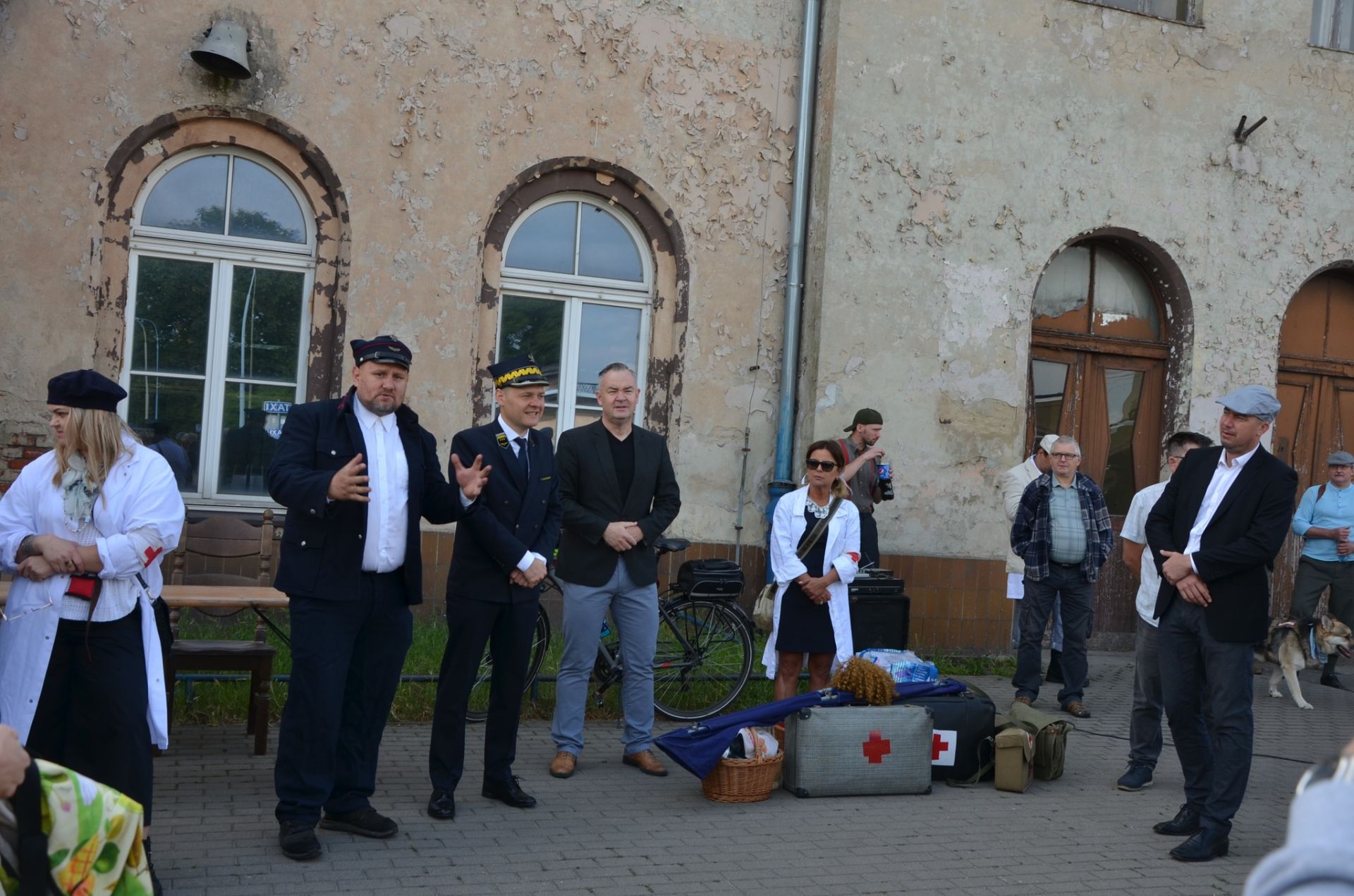 ludzie na dworcu pkp ludzie na dworcu pkp