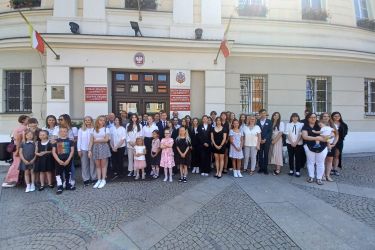 Nowa tablica na budynku Urzędu Miasta