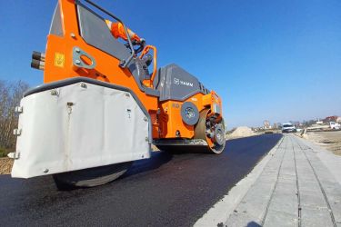 Kolejne postępy przy budowie dróg o nawierzchni utwardzonej wraz z infrastrukturą techniczną na terenie osiedla pomiędzy ul. Europejską a Polną w Oleśnicy