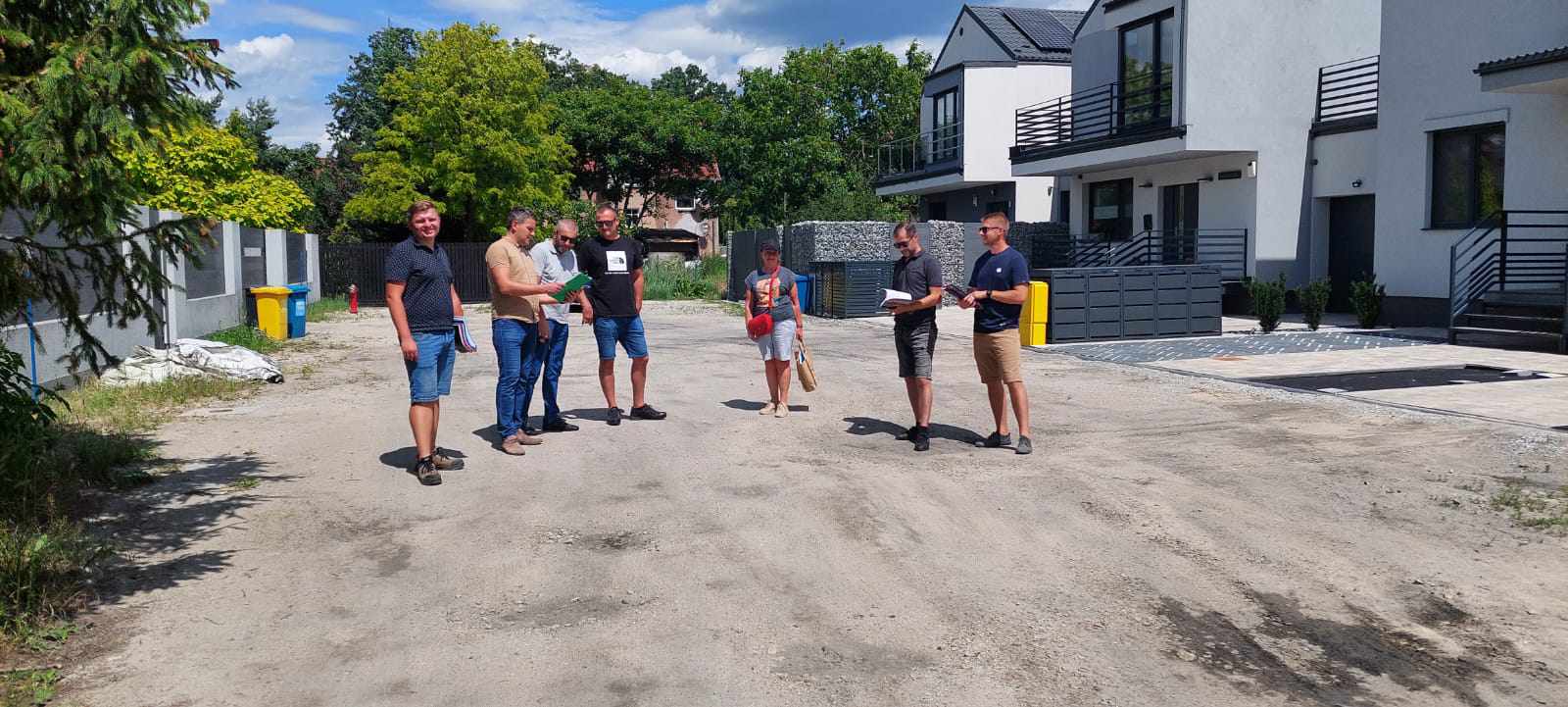 ludzie na drodze ludzie na drodze