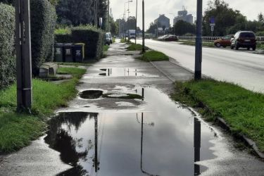 Rozpoczęły się roboty na ulicy Krzywoustego – jest to II etap przebudowy chodnika na tej drodze