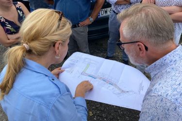 Podpisanie umowy na roboty budowlane na ul. Trzebnickiej