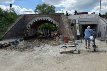 Zmiana przejścia pieszych w obrębie wiaduktu kolejowego przy ul. Wiejskiej