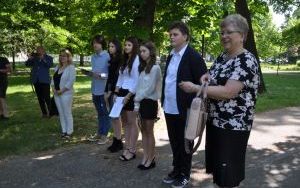 Imienne tabliczki umieszczone przy Dębach Katyńskich (7)