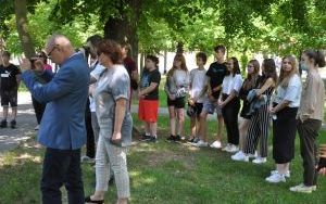 Imienne tabliczki umieszczone przy Dębach Katyńskich (9)