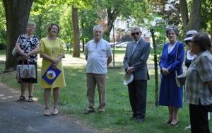 Imienne tabliczki umieszczone przy Dębach Katyńskich (2)