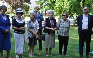 Imienne tabliczki umieszczone przy Dębach Katyńskich (9)