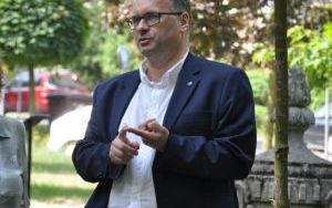 Imienne tabliczki umieszczone przy Dębach Katyńskich (1)