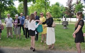 Imienne tabliczki umieszczone przy Dębach Katyńskich (6)