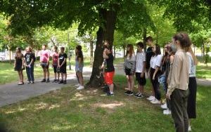 Imienne tabliczki umieszczone przy Dębach Katyńskich (14)