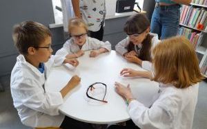 Wakacyjne zajęcia dla dzieci  i młodzieży w Bibliotece (3)