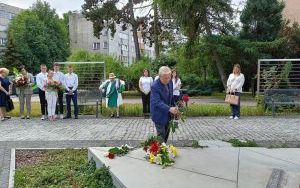 Pomnik prof. Antoniego Cieszyńskiego (1)