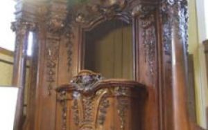 Ambona stanowiąca element ołtarza.