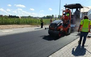 Końcowe warstwy asfaltowe na drogach osiedlowych pomiędzy ul. Europejską a Polną (1)