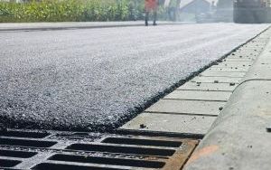 Końcowe warstwy asfaltowe na drogach osiedlowych pomiędzy ul. Europejską a Polną (2)