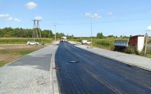 Końcowe warstwy asfaltowe na drogach osiedlowych pomiędzy ul. Europejską a Polną (3)