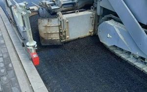 Końcowe warstwy asfaltowe na drogach osiedlowych pomiędzy ul. Europejską a Polną (6)
