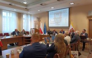 Wotum zaufania i absolutorium (12)