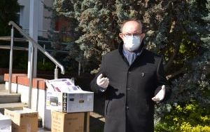Środki ochrony osobistej od Burmistrza dla walczących z epidemią  (1)