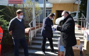 Środki ochrony osobistej od Burmistrza dla walczących z epidemią  (7)