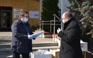 Środki ochrony osobistej od Burmistrza dla walczących z epidemią  (8)