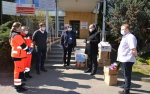 Środki ochrony osobistej od Burmistrza dla walczących z epidemią  (4)