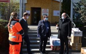 Środki ochrony osobistej od Burmistrza dla walczących z epidemią  (7)